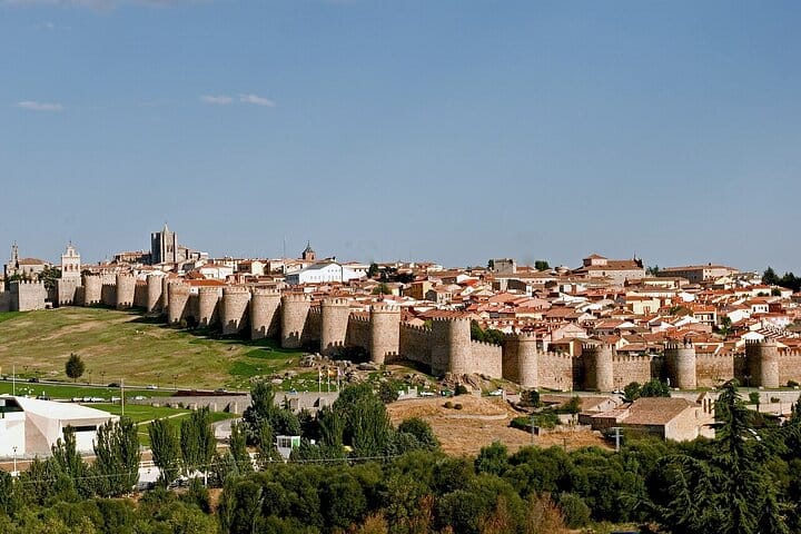 Madrid to Porto up to 3 stops: Avila, Salamanca and Aveiro 5