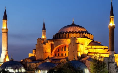Private 7-Hour Tour of Istanbul's Iconic Landmarks