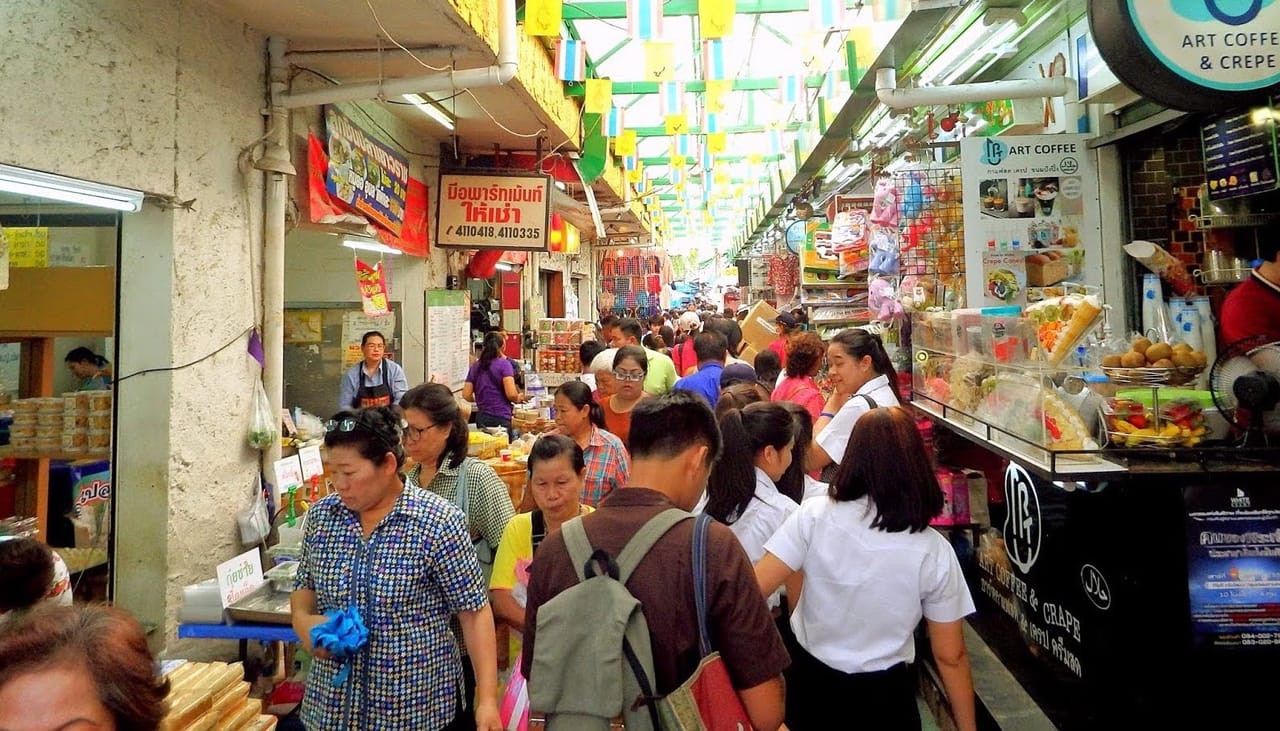 Bangkok Temple & Market Walking Tour: Grand Palace, Wat Pho & Wat Arun 5