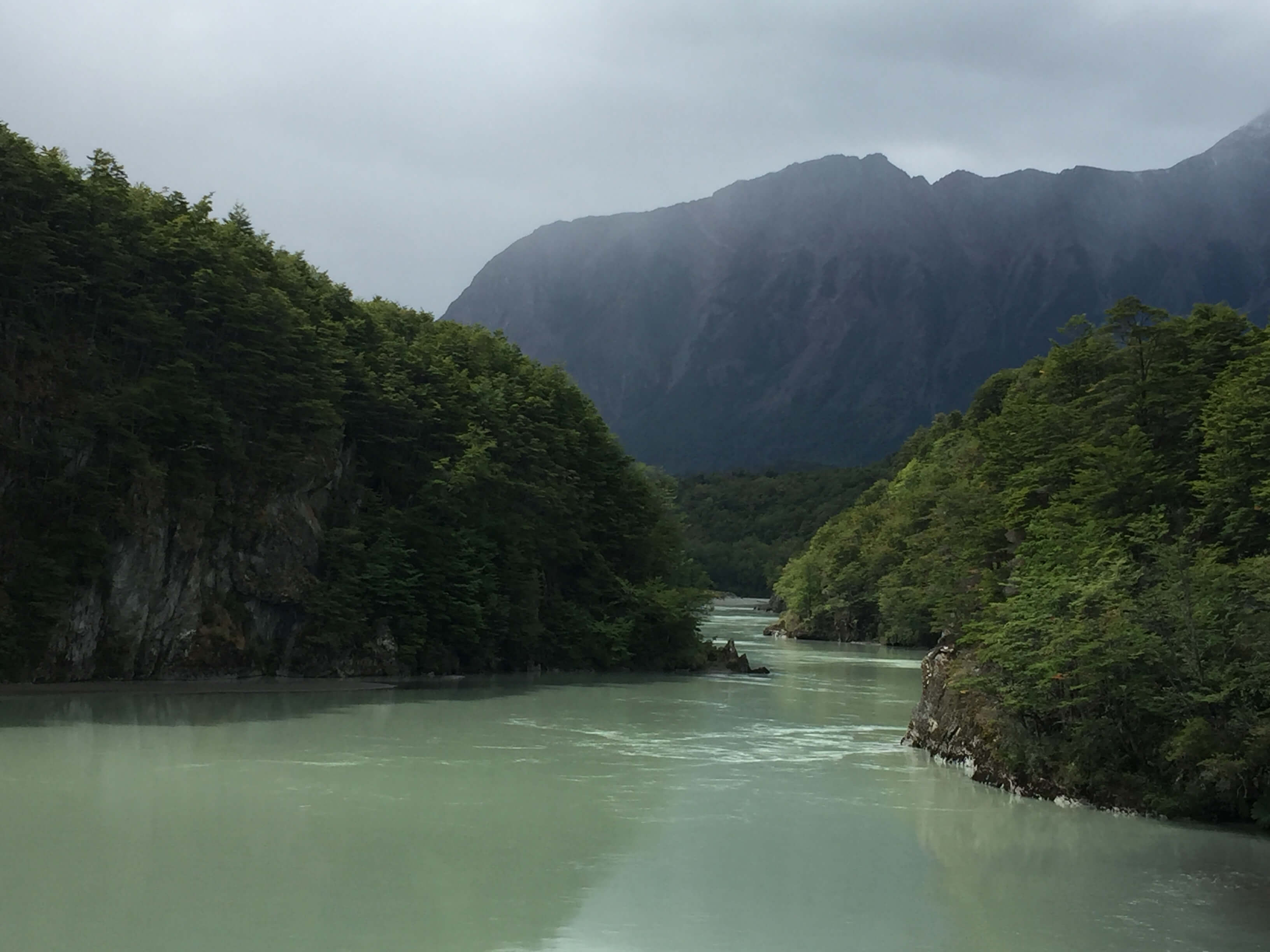 Ebike tour SURí: una vista a lo profundo del Río Mayer, Carretera Austral, Villa O'higgins