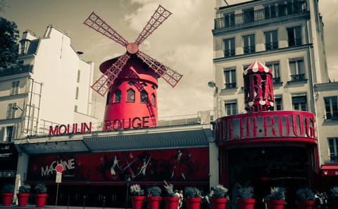 Montmartre Photoshoot Experience in Paris for Lasting Memories