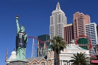 1.5-Hour Las Vegas Strip Limo Tour with Champagne and Photographs 10