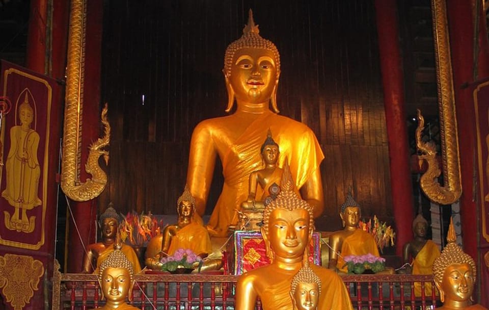 “Chiang Mai by Bike: Temples, Food & Hidden Streets!”