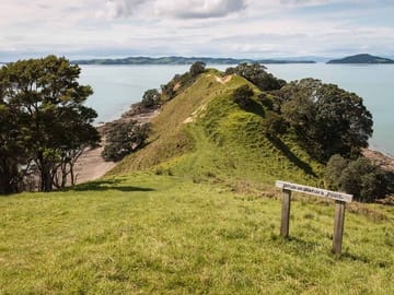 Duder Regional Park Full-Day Walking Tour in Clevedon