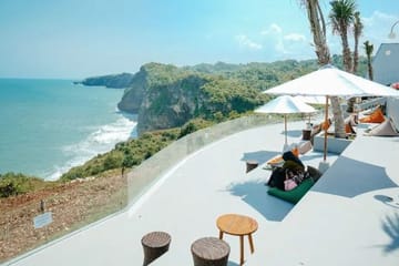 Yogyakarta Day Trip: Explore Hills and Gesing Beach