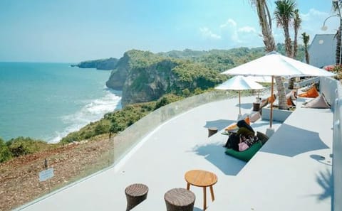 Yogyakarta Day Trip: Explore Hills and Gesing Beach