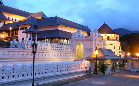 Luxury 10-Day Private Tour of Anuradhapura and Central Sri Lanka