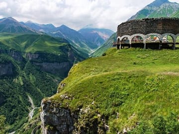 4 Full days in Georgia with private tour, free aiport