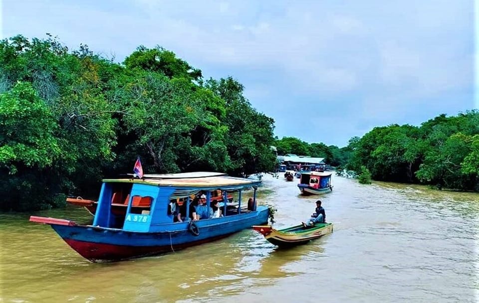 Private Tonle Sap Lake Boat Tour to Floating Village and Mangroves