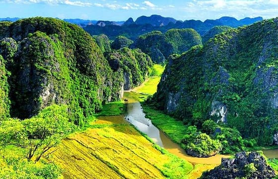 1 Day Luxury Tour in Hoa Lu, Trang An & Mua Cave Amazing View