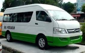 سياره فان  مريحة للمجموعات الكبيرة، مثالية للجولات السياحية والتنقل الجماعي، مزودة بمقاعد مريحة وتكيف