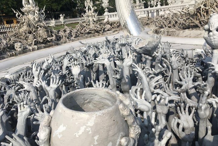 Chiang Mai-Chiang Rai: White - Blue Temple - Bann Dam Museum-Karen Village 5
