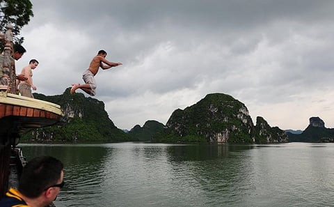 Deluxe 2 days cruise and kayak adventure in Halong Bay