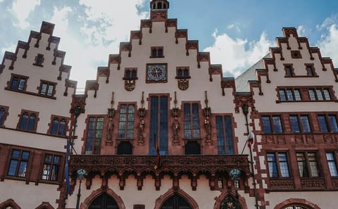 Day Trip from Cologne to Frankfurt with Guided Tours