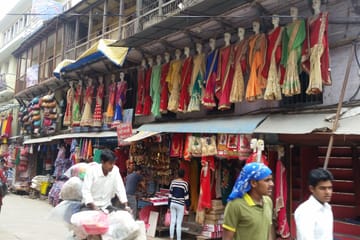Kathmandu Shopping Tour: Explore Local Markets and Crafts