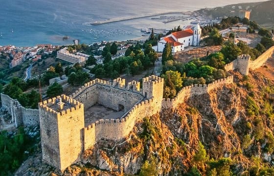 Arrábida & Sesimbra Day Trip from Lisbon – Wine Tasting, Nature and Beaches