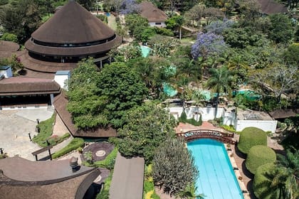 Nairobi Nightlife and Safaripark Hotel Cat Dance Dinner