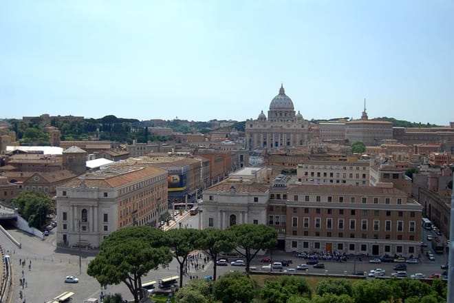 Vatican Museum surrounding walking food tour