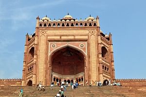 Visit Fatehpur Sikri and Chand Baori with Jaipur Drop from Agra with Guide Service