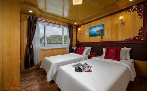 Boutique Private Boat into Lan Ha Bay & Cat Ba Island (2D1N Tour)