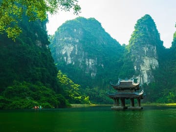 Day Trip from Hanoi to Ninh Binh: Hoa Lu, Trang An, Mua Cave