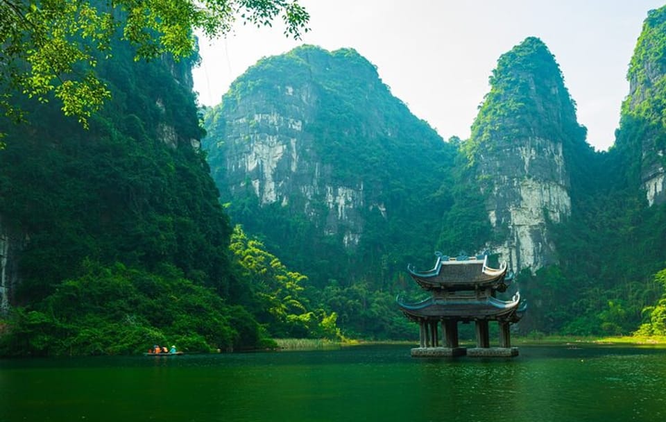 Day Trip from Hanoi to Ninh Binh: Hoa Lu, Trang An, Mua Cave