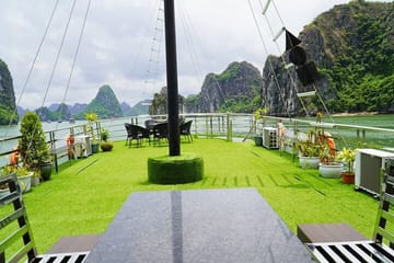 Halong Bay 6-Hour Budget Boat Tour with Lunch and Guide