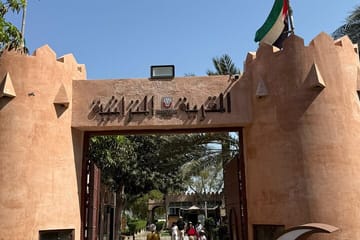 Sheikh Zayed Grand Mosque Tour with Buffet Lunch From Dubai