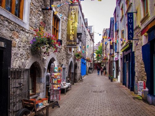 Traditional town crier tour in Galway City. Private guided. 4