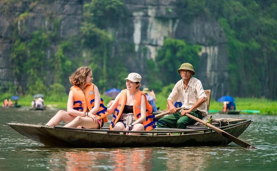 Full-Day Bike and Bus Tour of Ninh Binh's Hoa Lu and Mua Cave
