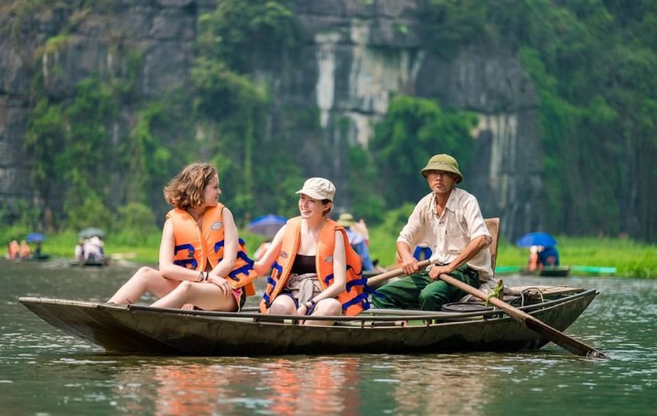 Full-Day Bike and Bus Tour of Ninh Binh's Hoa Lu and Mua Cave