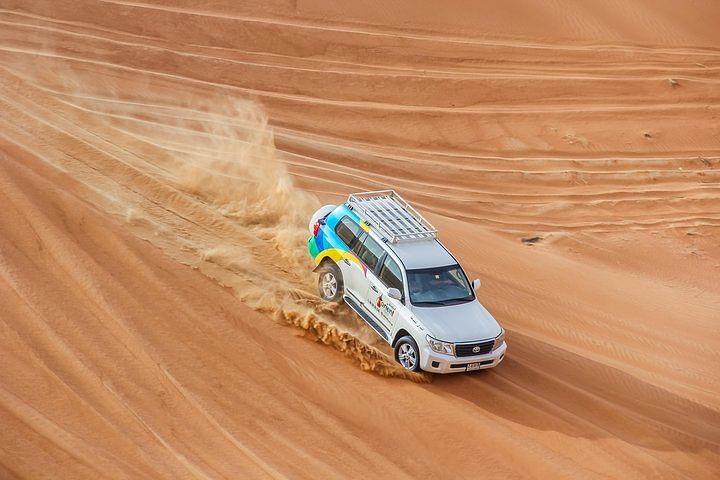 Private 4×4 Desert Safari Experience with Refreshments in Dubai