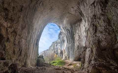Eyes of god, Saeva Dupka Caves and the Blue Ostrich Farm – Private Day Trip
