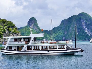 Halong Bay Day Tour with Expressway,Cave,Island,Beach from Hanoi