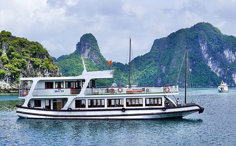Halong Bay Day Tour with Expressway,Cave,Island,Beach from Hanoi