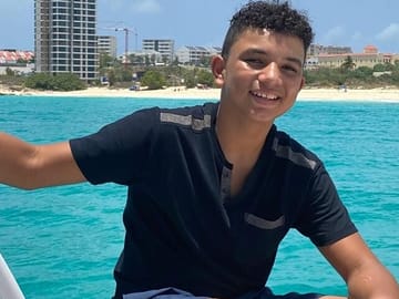 Family Beach Hopping Motorboat Tour in Philipsburg, St. Maarten