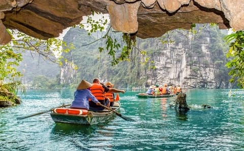 Private 7-Day Adventure Tour from Hanoi to Da Nang