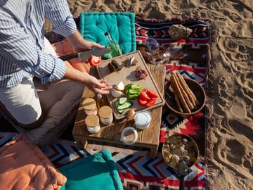 Private Meze Picnic Experience in Mykonos, Greece
