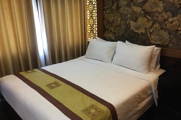 Bai Tu Long Bay 2-Day Cruise with Kayaking and Swimming