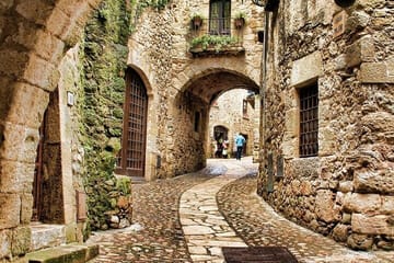 Personalized Girona Day Tour from Barcelona with Lunch