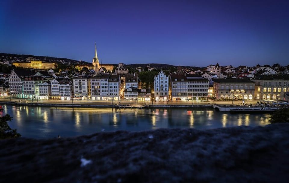 Winter Walking Tour of Geneva with Christmas Market Visit