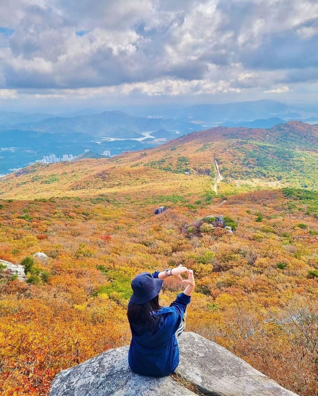 A closer look at the clear water of Geumsaem Spring on Geumjeongsan.