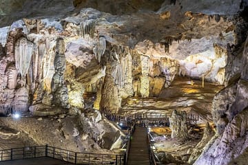 Paradise Cave and Mooc Spring Day Tour from Dong Hoi