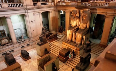 Giza Pyramids, Sphinx, and Egyptian Museum Private Tour