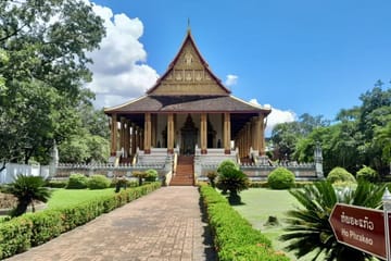 Vientiane City Tour: Buddha Park and Patuxay Monument