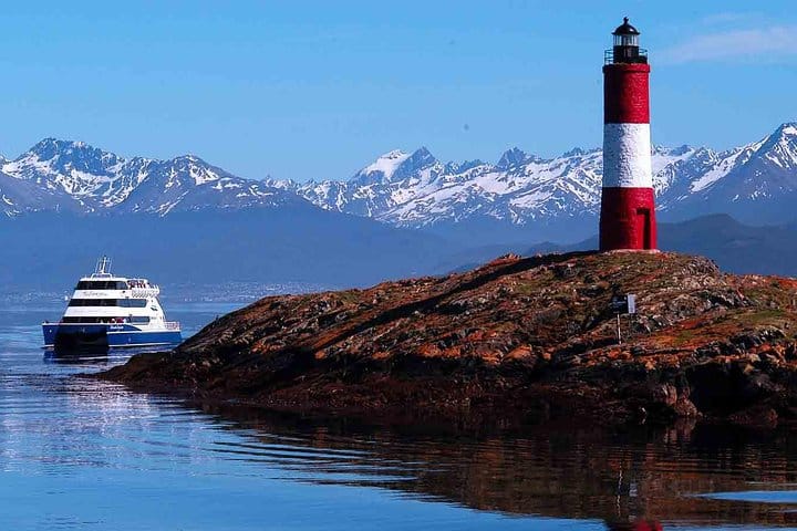 Beagle Channel Navigation with trekking at the Bridges Islands 2