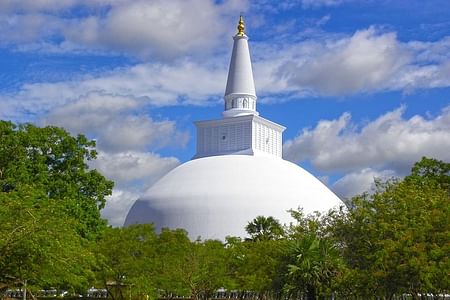 Aukana & Anuradhapura Cultural Heritage Tour from Kandy