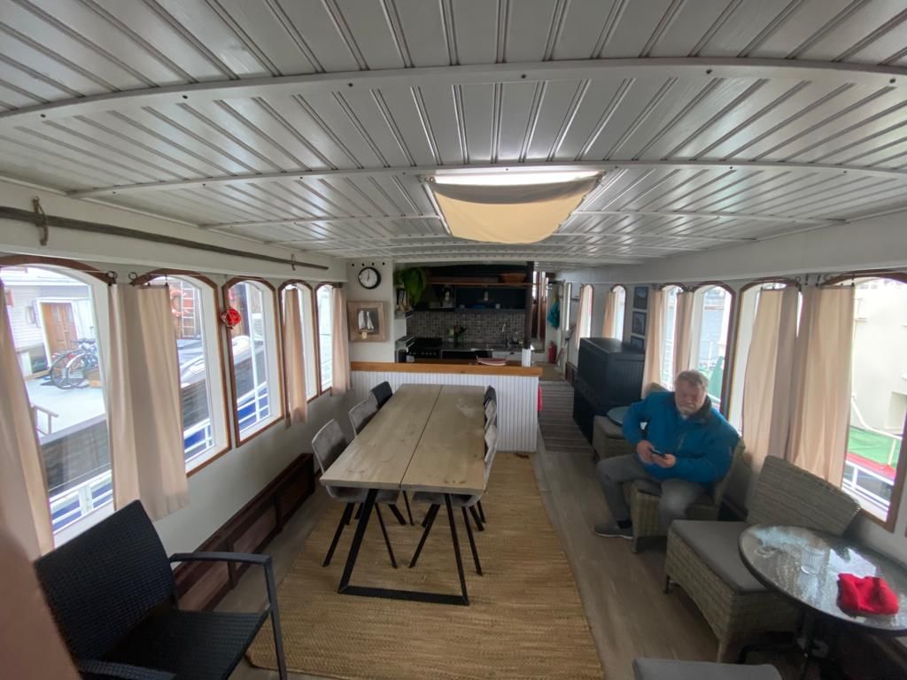 Mukava istumapaikka moottorijahdilla