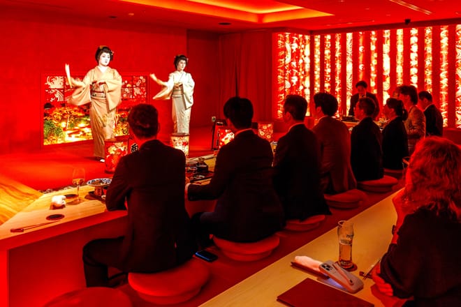 Tokyo: Traditional Geisha Experience Show & Japanese Dinner