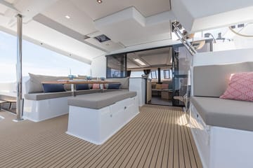 Private 5-Hour Luxury Catamaran Cruise in Mykonos